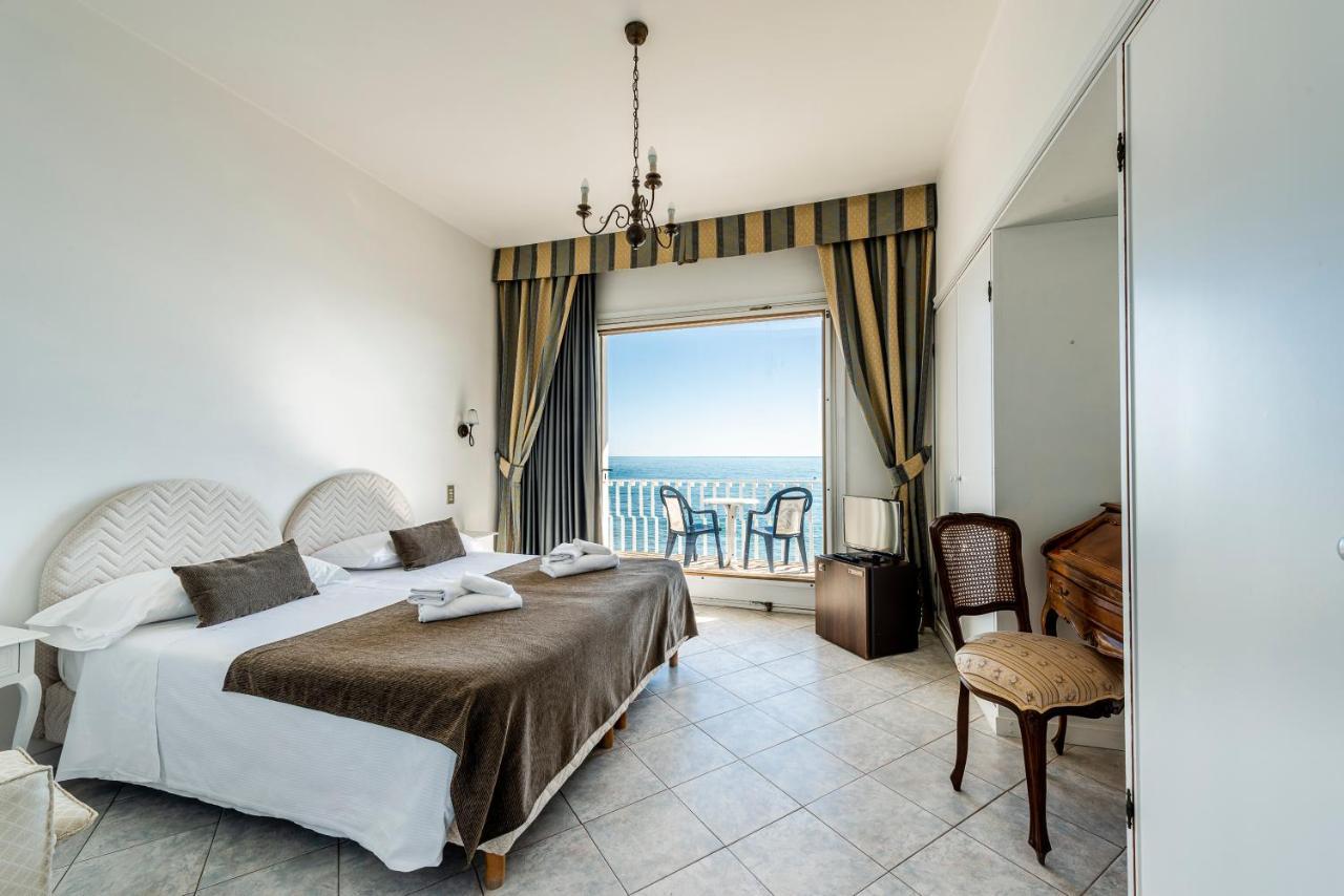 Hotel Ristorante Maga Circe San Felice Circeo Buitenkant foto
